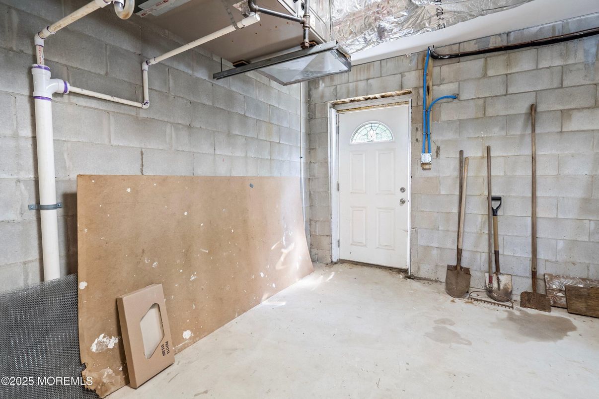 Garage, Interior, Stone Walls