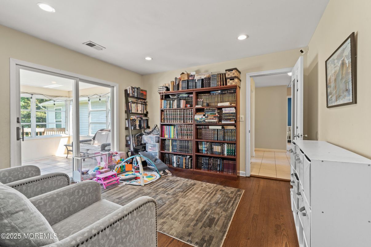 Interior, Living room, Recessed Lighting, Water, Wood Texture Flooring