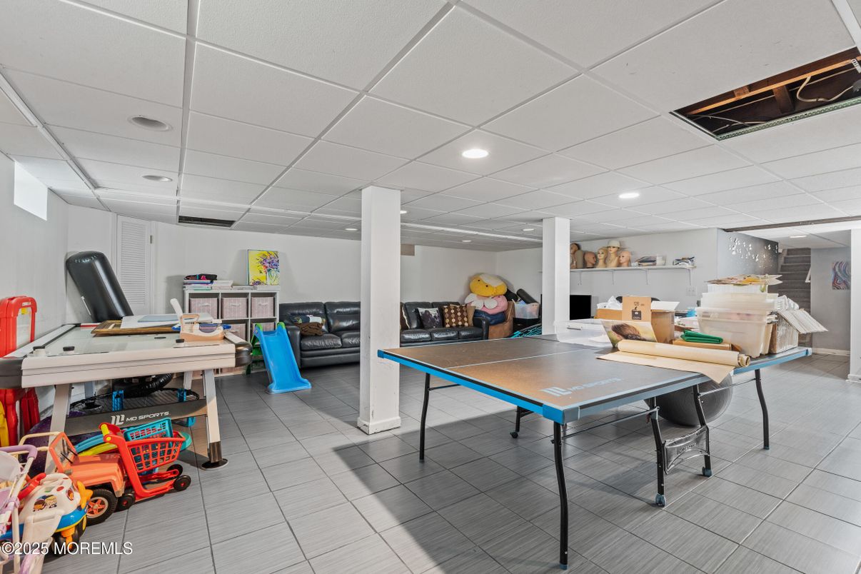 Game Room, Interior, Recessed Lighting