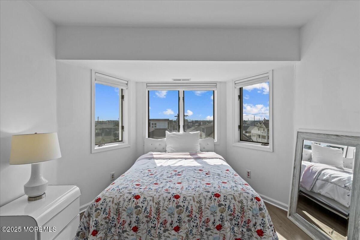 Bedroom, Interior, Water, Wood Texture Flooring