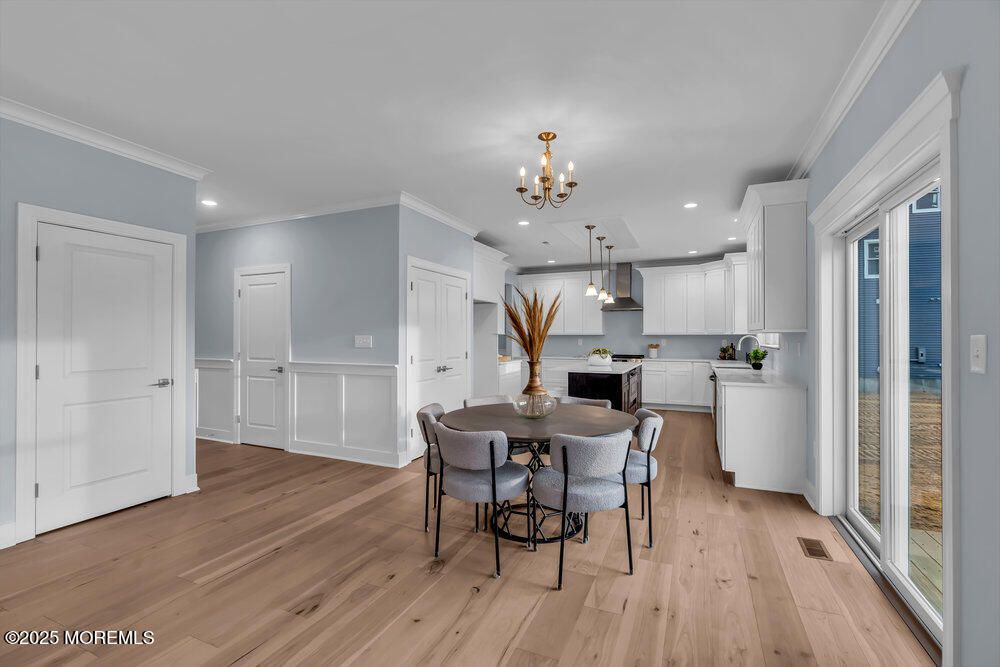 Chandelier, Dining room, Interior, Kitchen, Pendant Lights, Recessed Lighting, Wood Texture Flooring