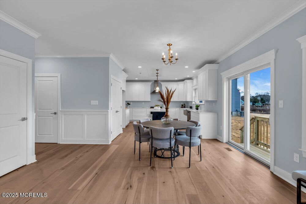 Chandelier, Dining room, Interior, Kitchen, Pendant Lights, Recessed Lighting, Wood Texture Flooring