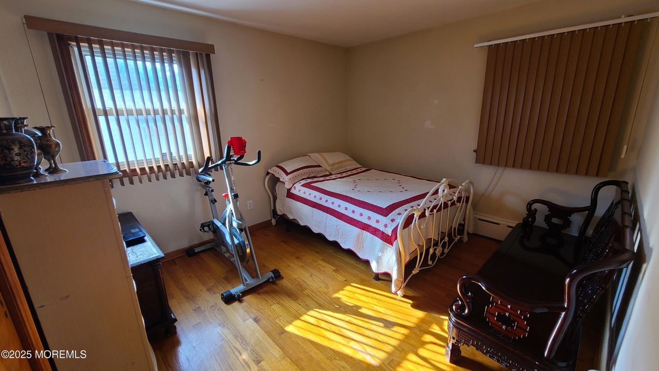 Bedroom, Fitness Equipment, Interior, Wood Texture Flooring