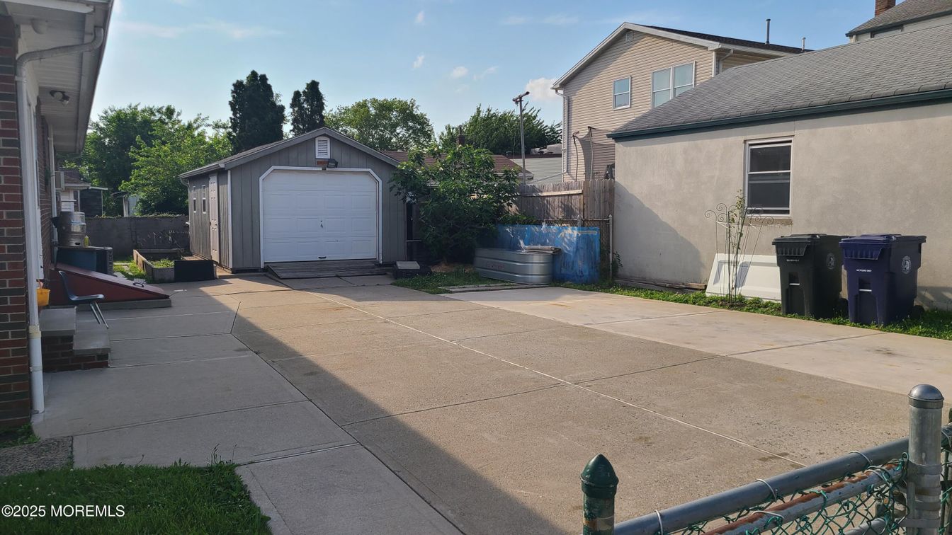 Detached Garage, Exterior