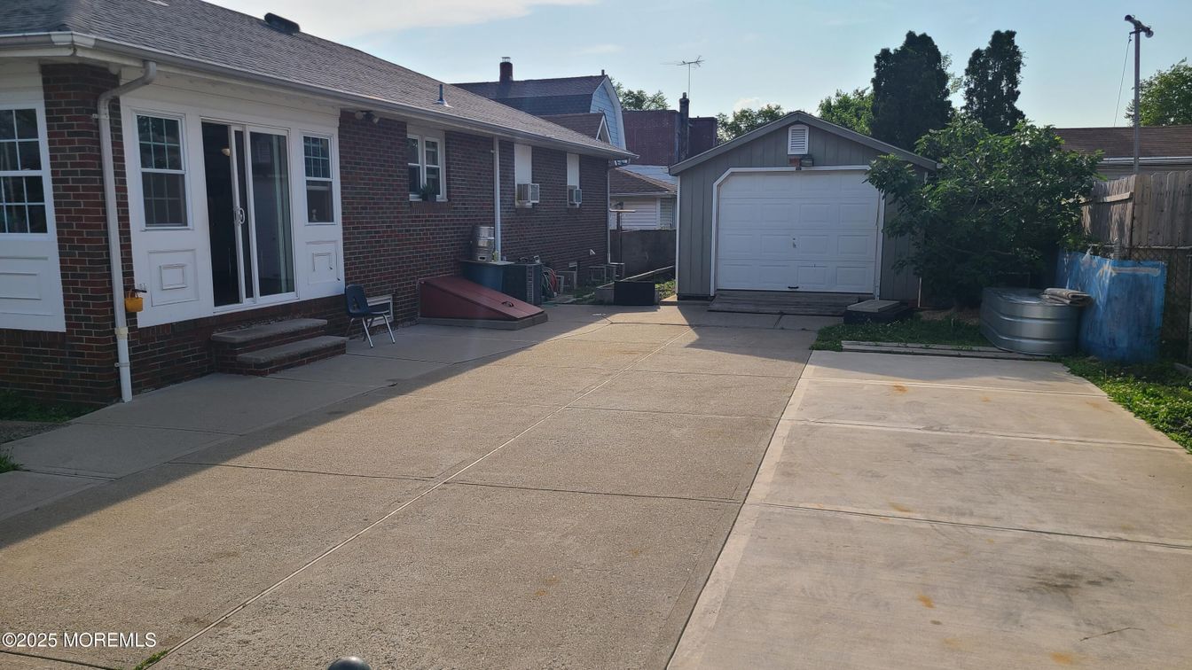 Detached Garage, Exterior
