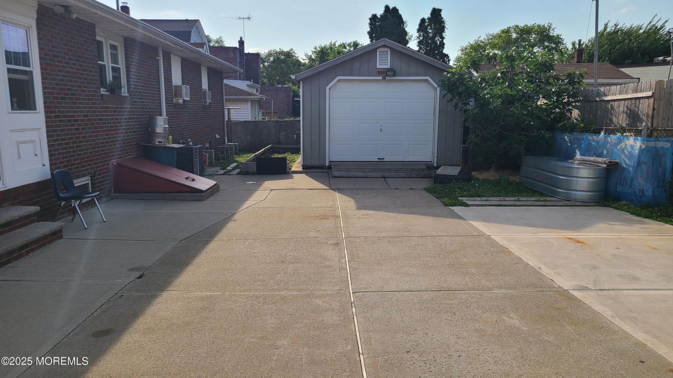 Detached Garage, Exterior