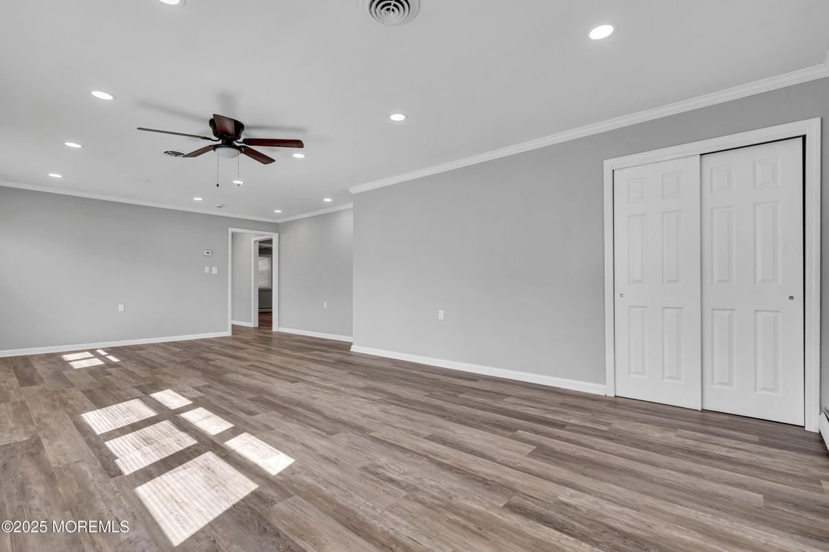 Empty room, Interior, Recessed Lighting, Wood Texture Flooring