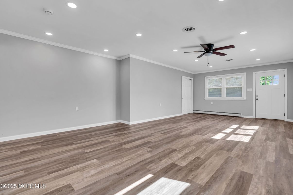 Empty room, Interior, Recessed Lighting, Wood Texture Flooring