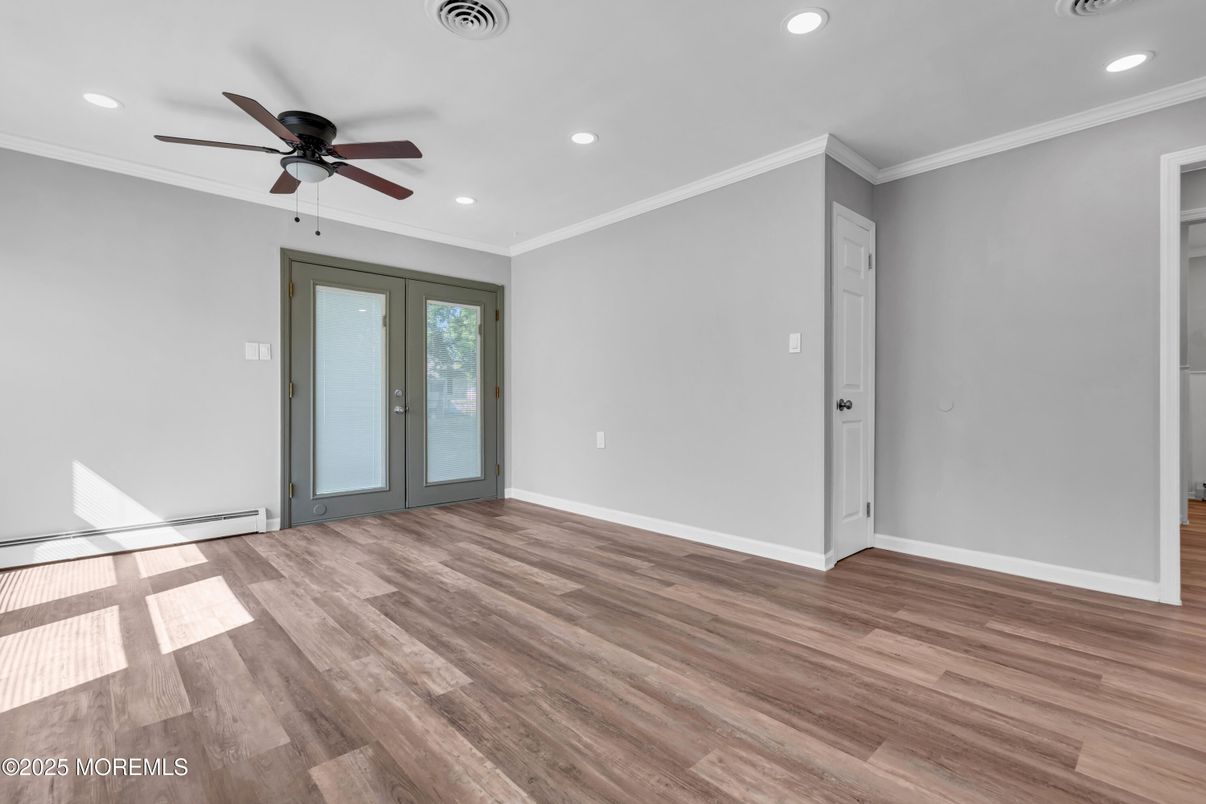 Empty room, Interior, Recessed Lighting, Wood Texture Flooring