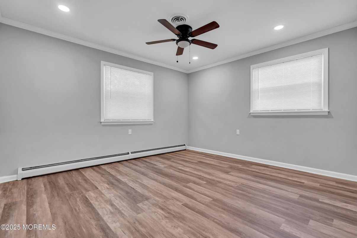 Empty room, Interior, Recessed Lighting, Wood Texture Flooring