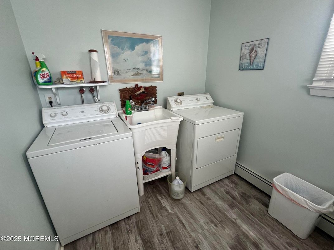 Interior, Washer, Wood Texture Flooring