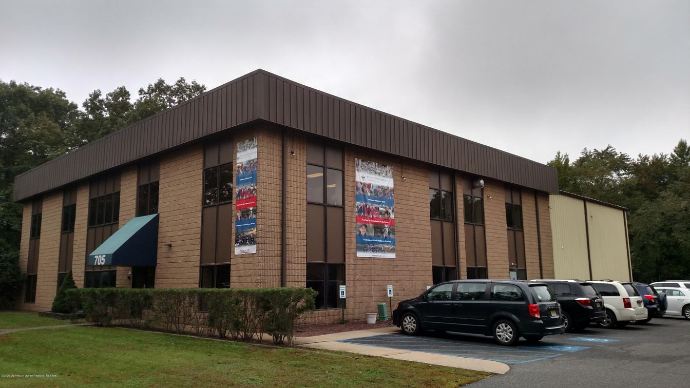 Exterior, Facade, Brick Facade, Modern