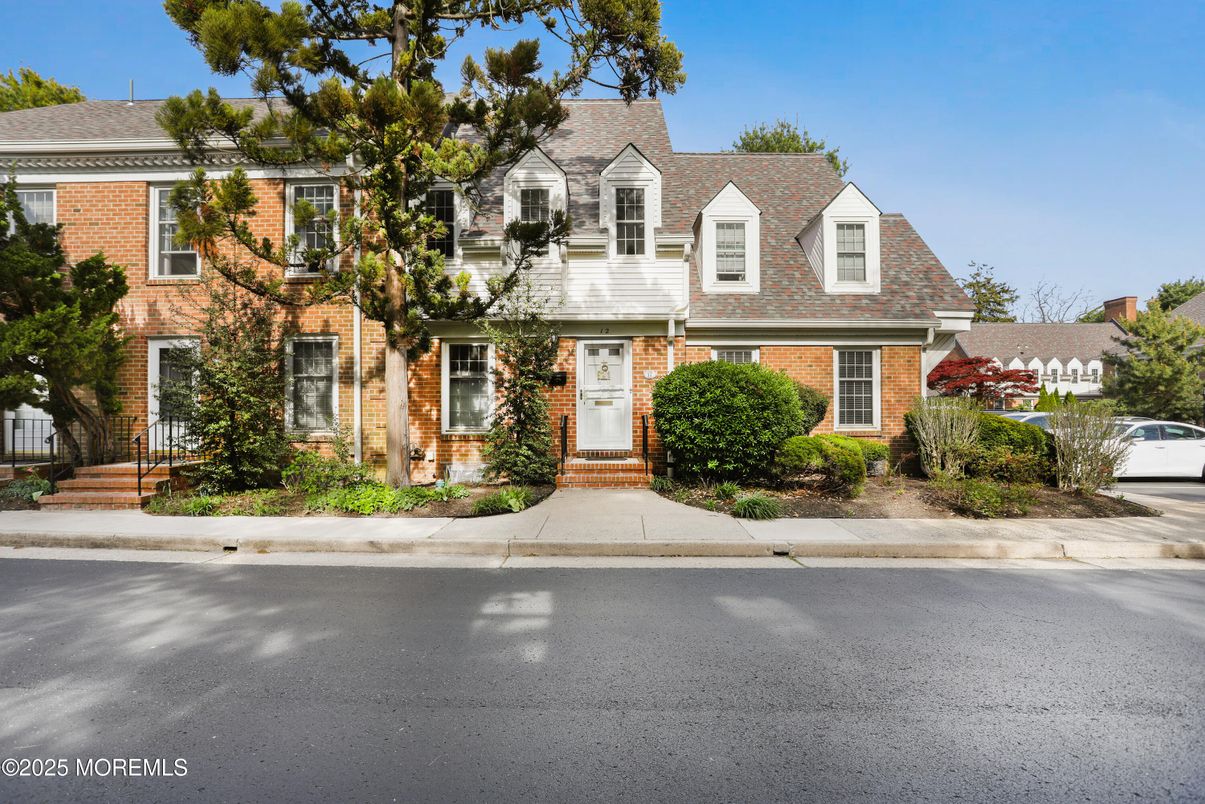 Exterior, Facade, Brick Facade, Cape Cod