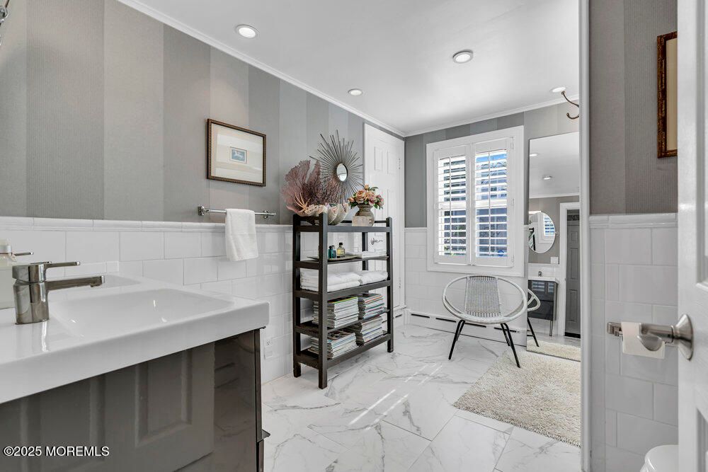 Bathroom, Interior, Marble, Recessed Lighting