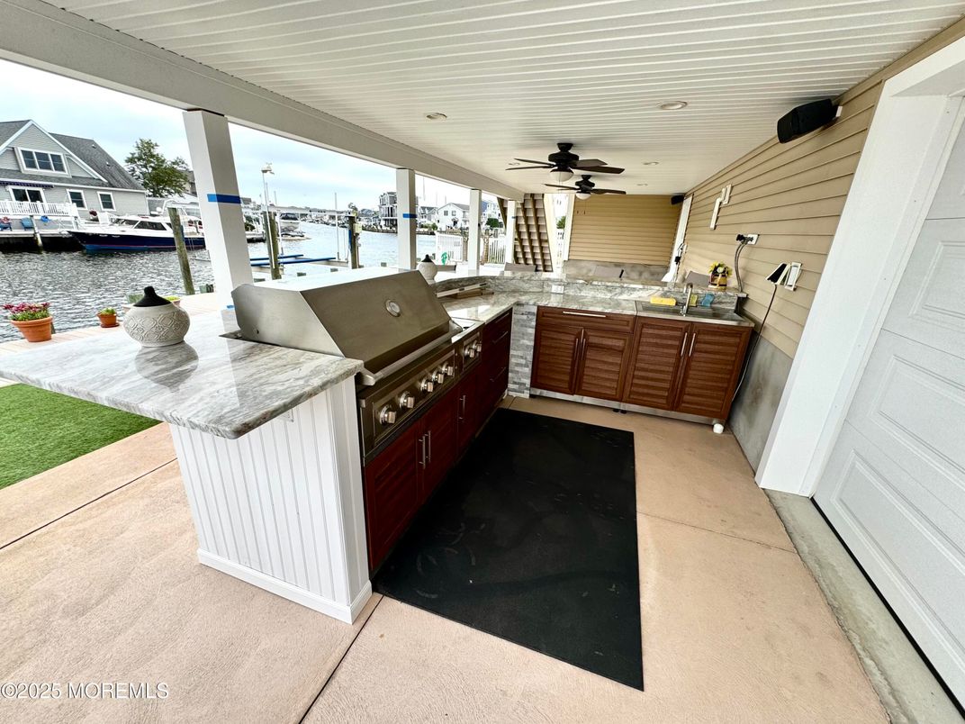 Exterior, Hot Tub, Water