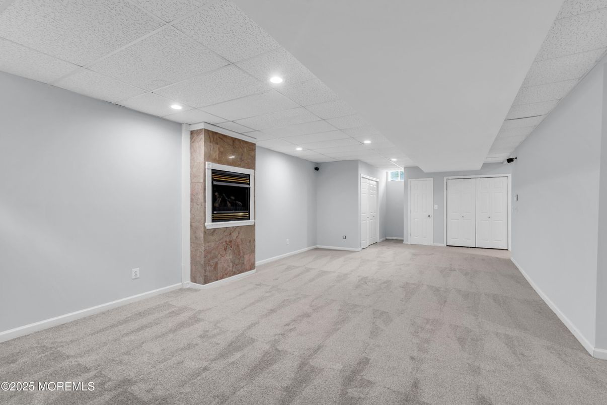 Empty room, Interior, Recessed Lighting