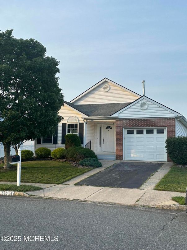 Attached, Exterior, Facade, Brick Facade, Ranch