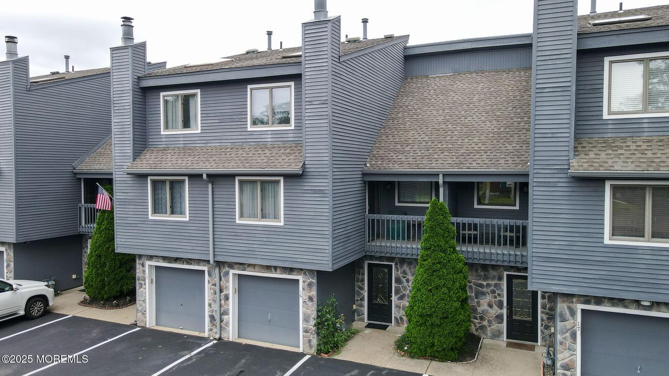 Attached, Exterior, Facade, Rowhouse