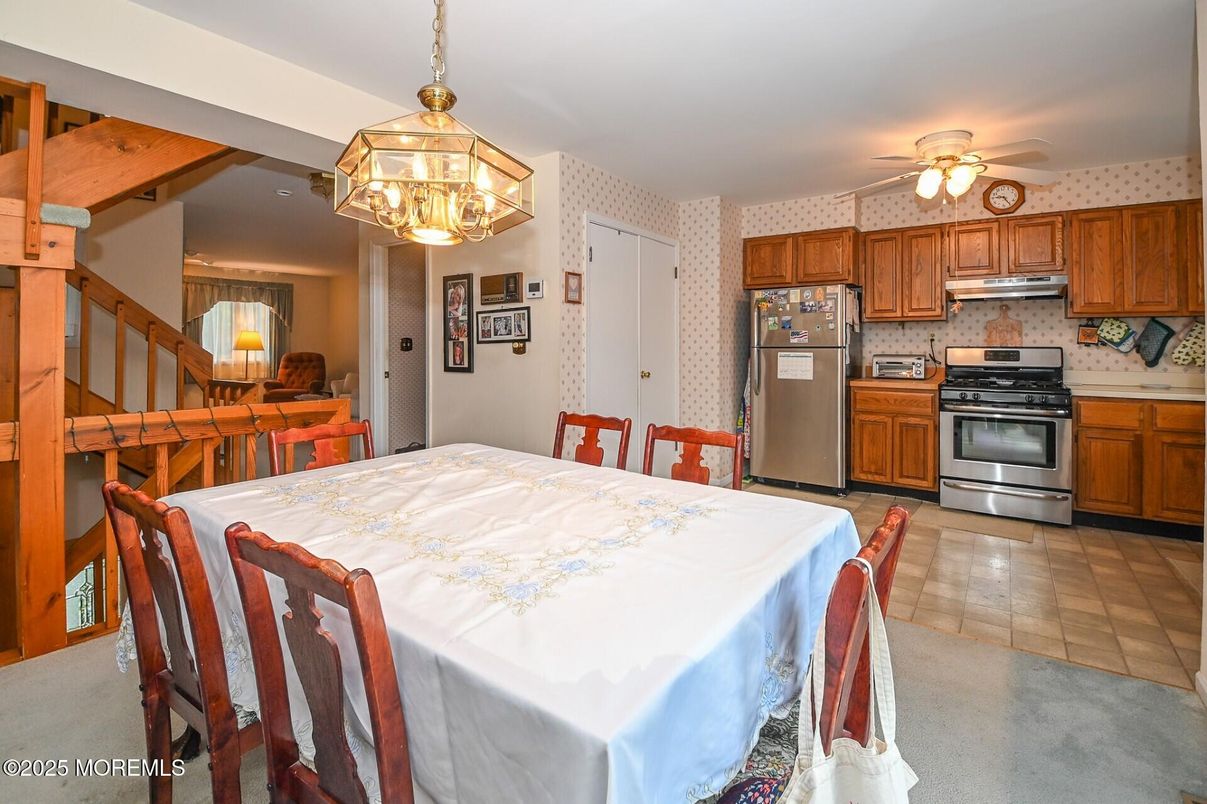 Dining room, Interior, Kitchen, Pendant Lights, Stainless Steel Appliances
