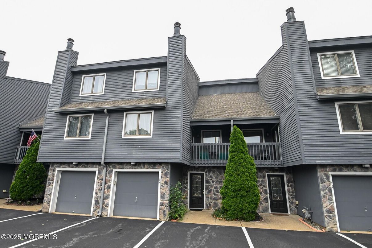 Attached, Exterior, Facade, Rowhouse