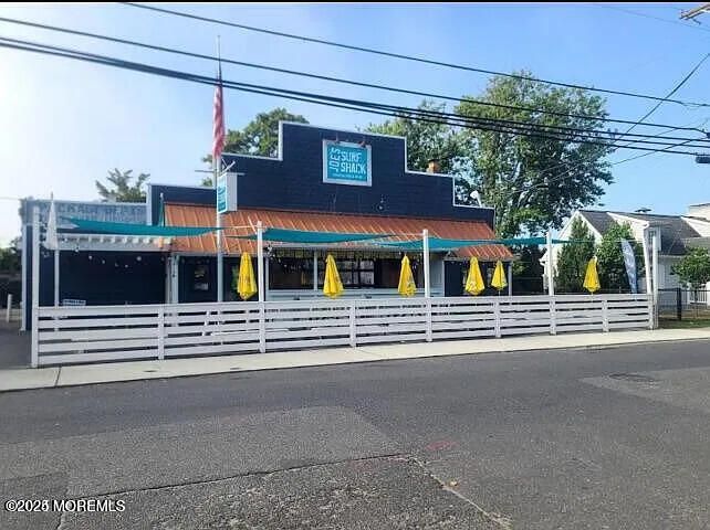 Exterior, Facade, None