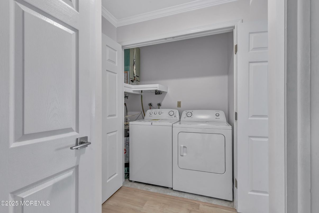 Interior, Utility Closets, Washer, Wood Texture Flooring