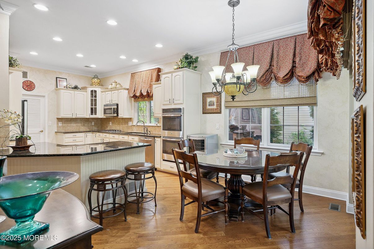 Chandelier, Dining room, Interior, Kitchen, Recessed Lighting, Wood Texture Flooring