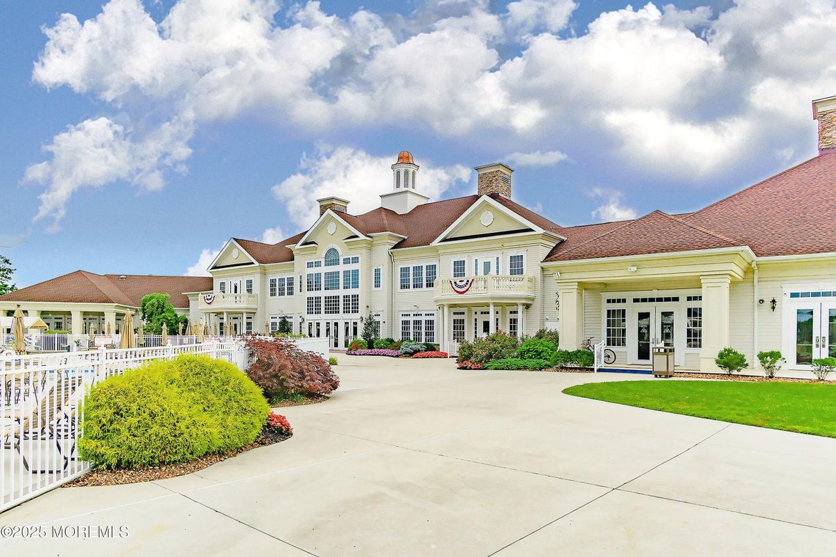 Exterior, Facade, French Provincial