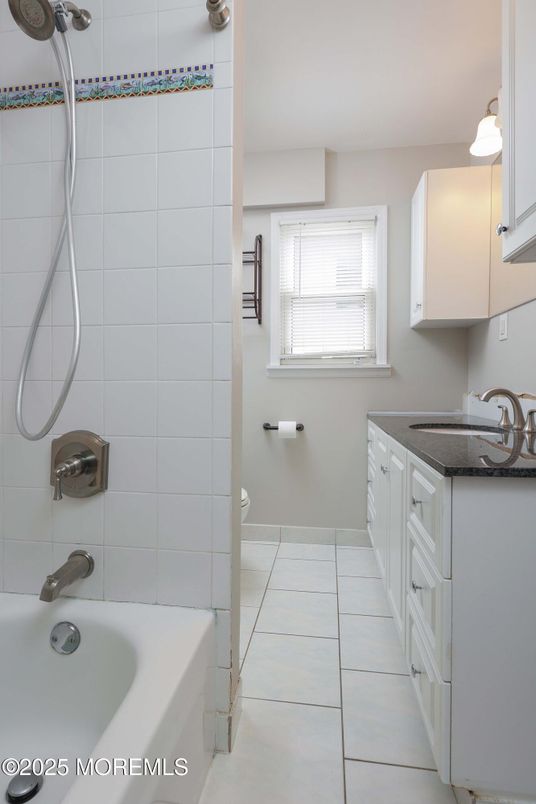 Bathroom, Interior, Pendant Lights