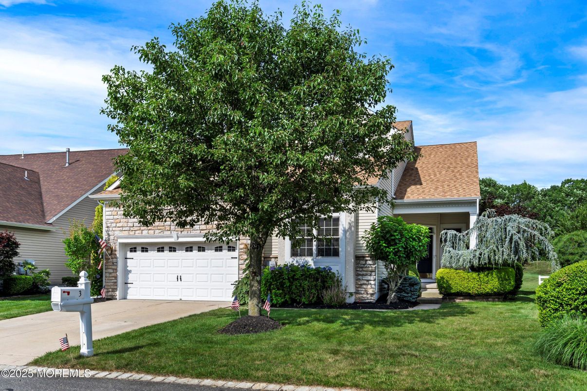 Attached, Exterior, Facade, Cape Cod