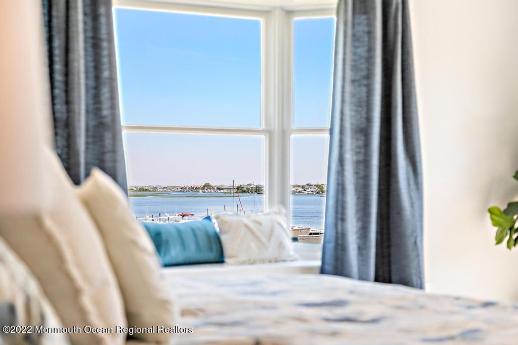 Bedroom, Interior, Water