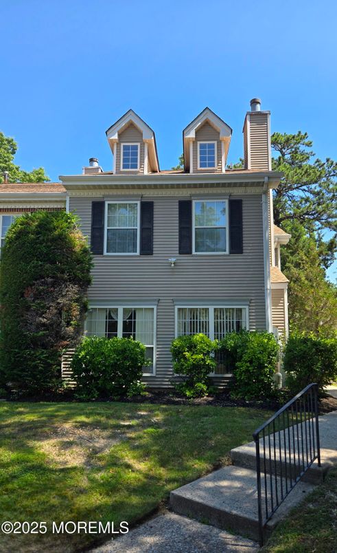 Exterior, Facade, American Foursquare