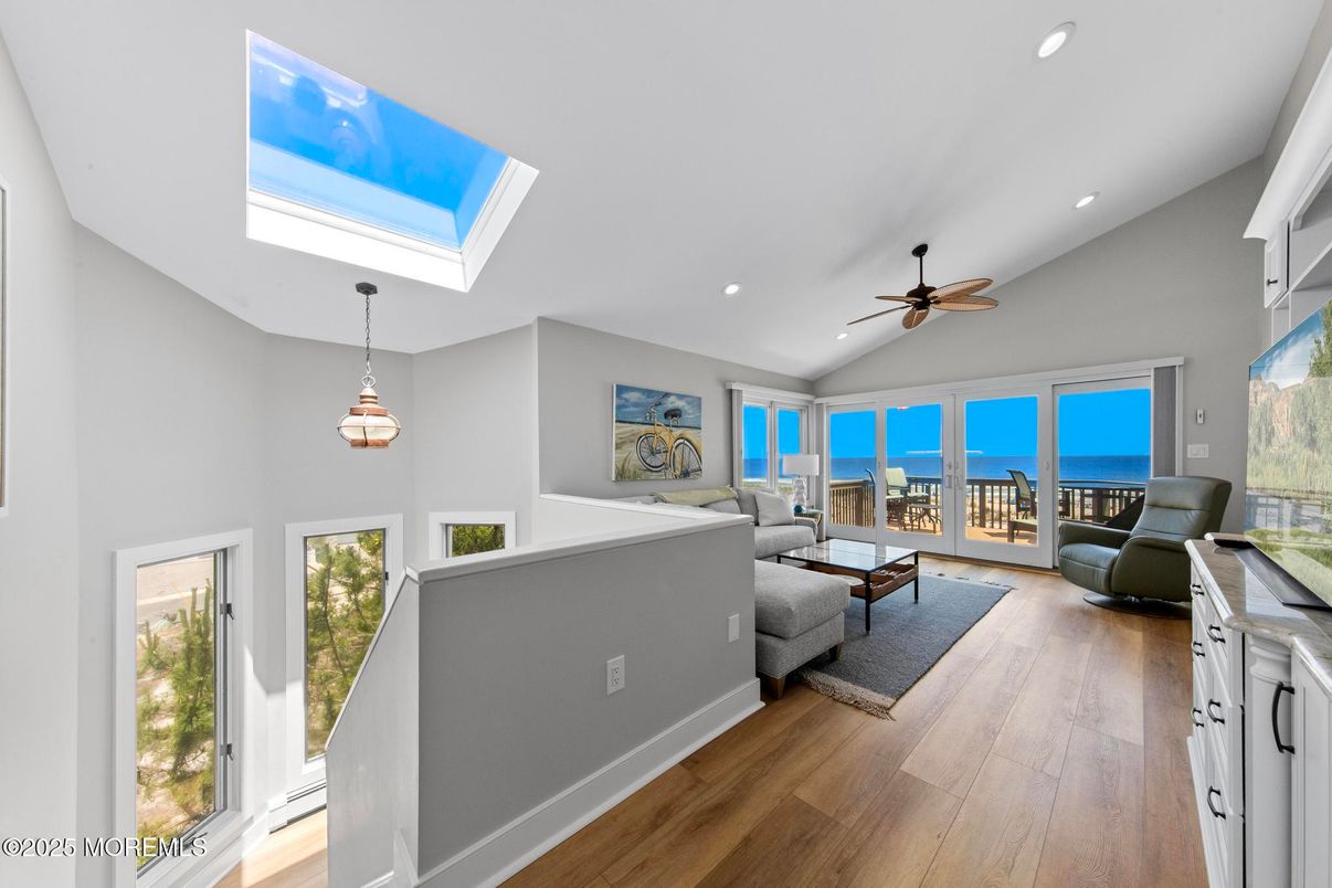 Interior, Living room, Pendant Lights, Recessed Lighting, Water, Wood Texture Flooring
