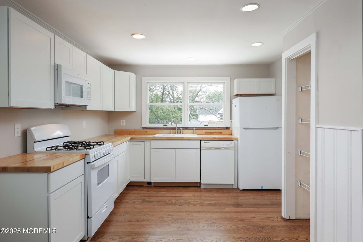 Interior, Kitchen, Recessed Lighting, Wood Texture Flooring