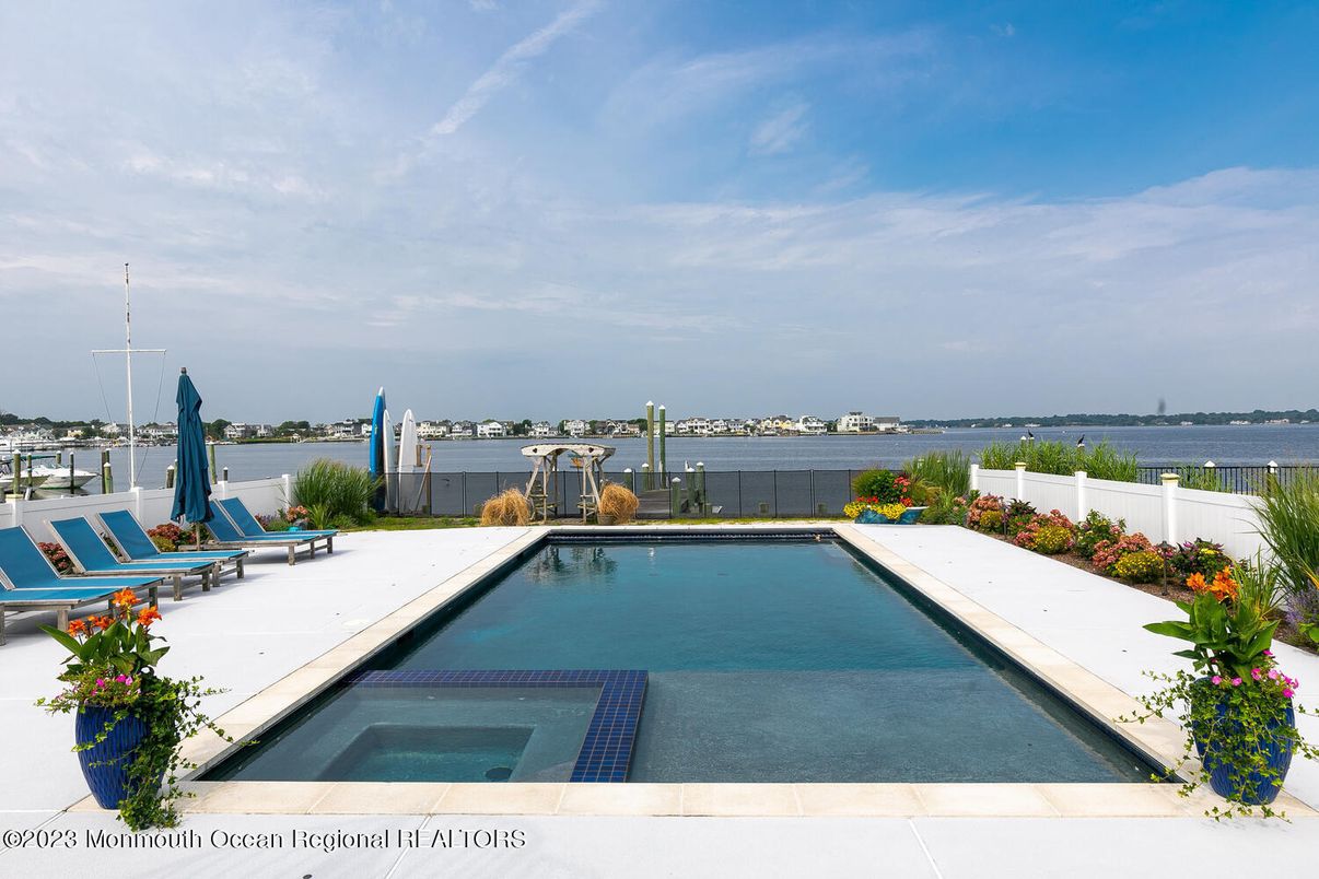 Exterior, Pool, Water