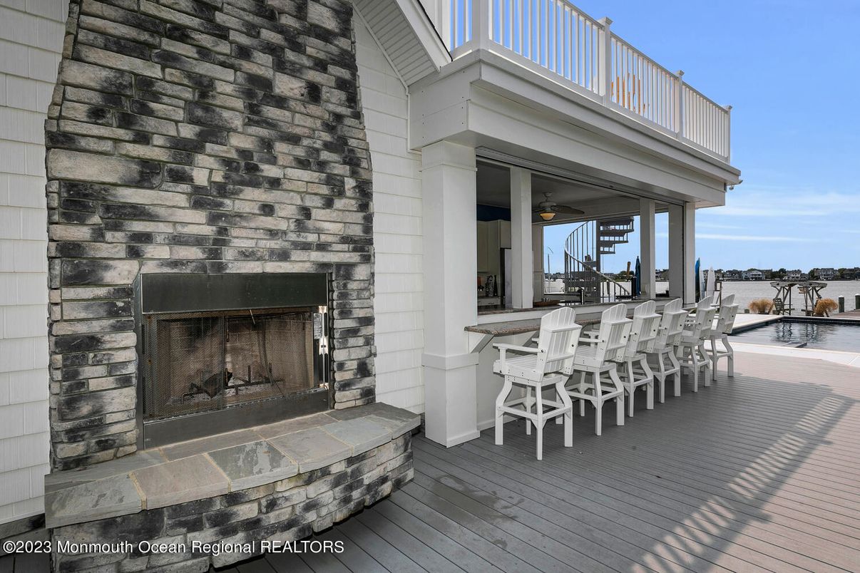 Exterior, Fireplace, Water