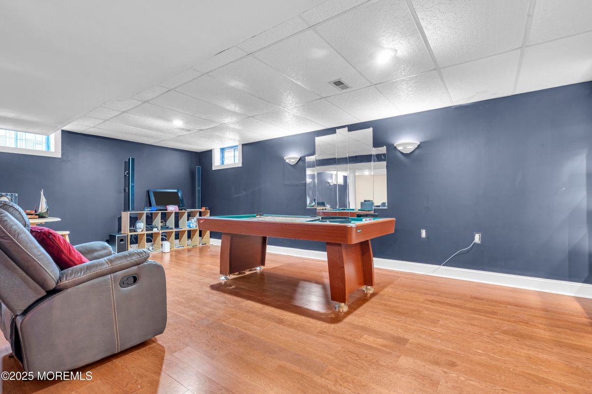 Billiard Table, Game Room, Interior, Wood Texture Flooring