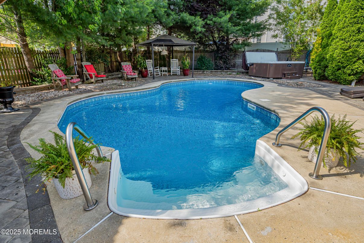 Exterior, Hot Tub, Pool