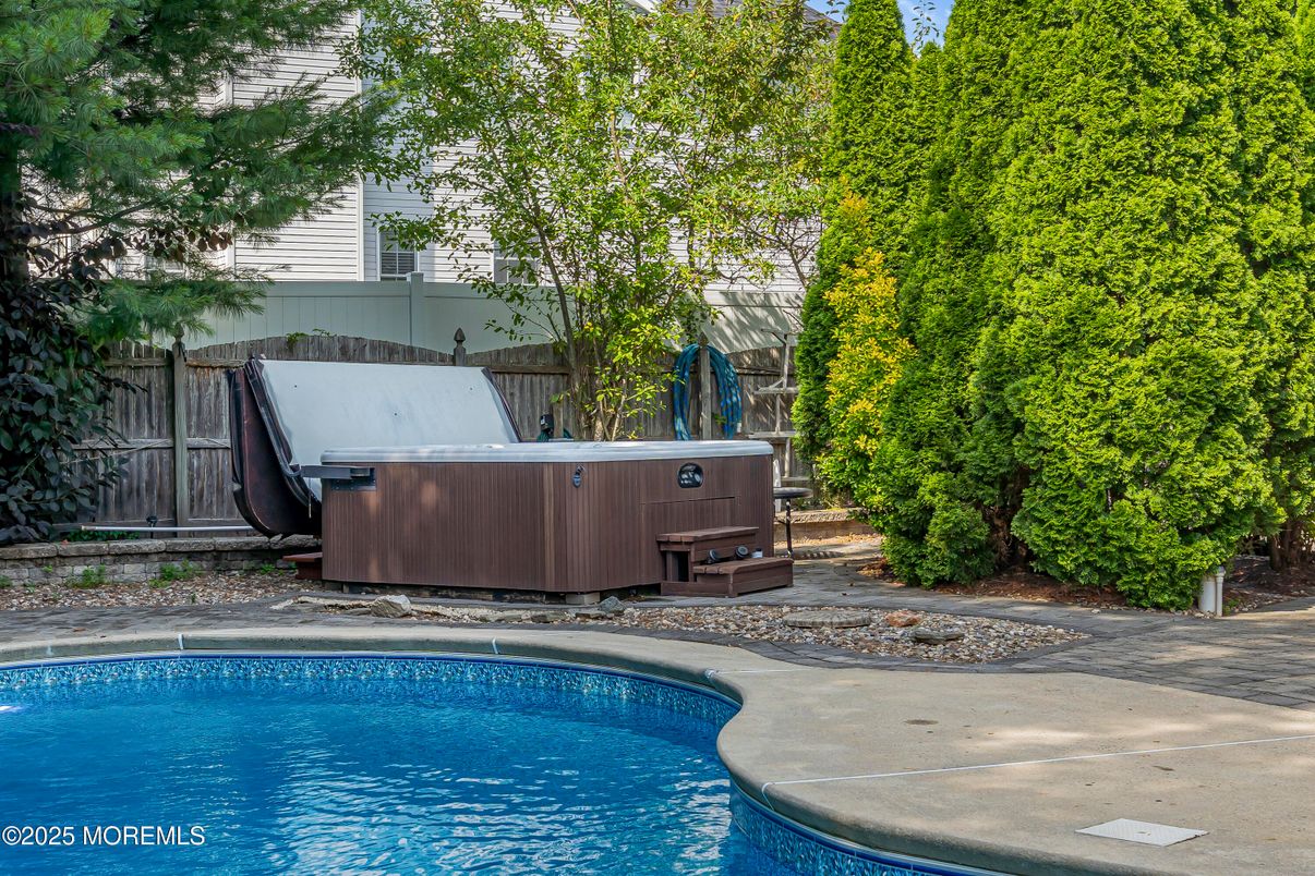 Exterior, Hot Tub, Pool