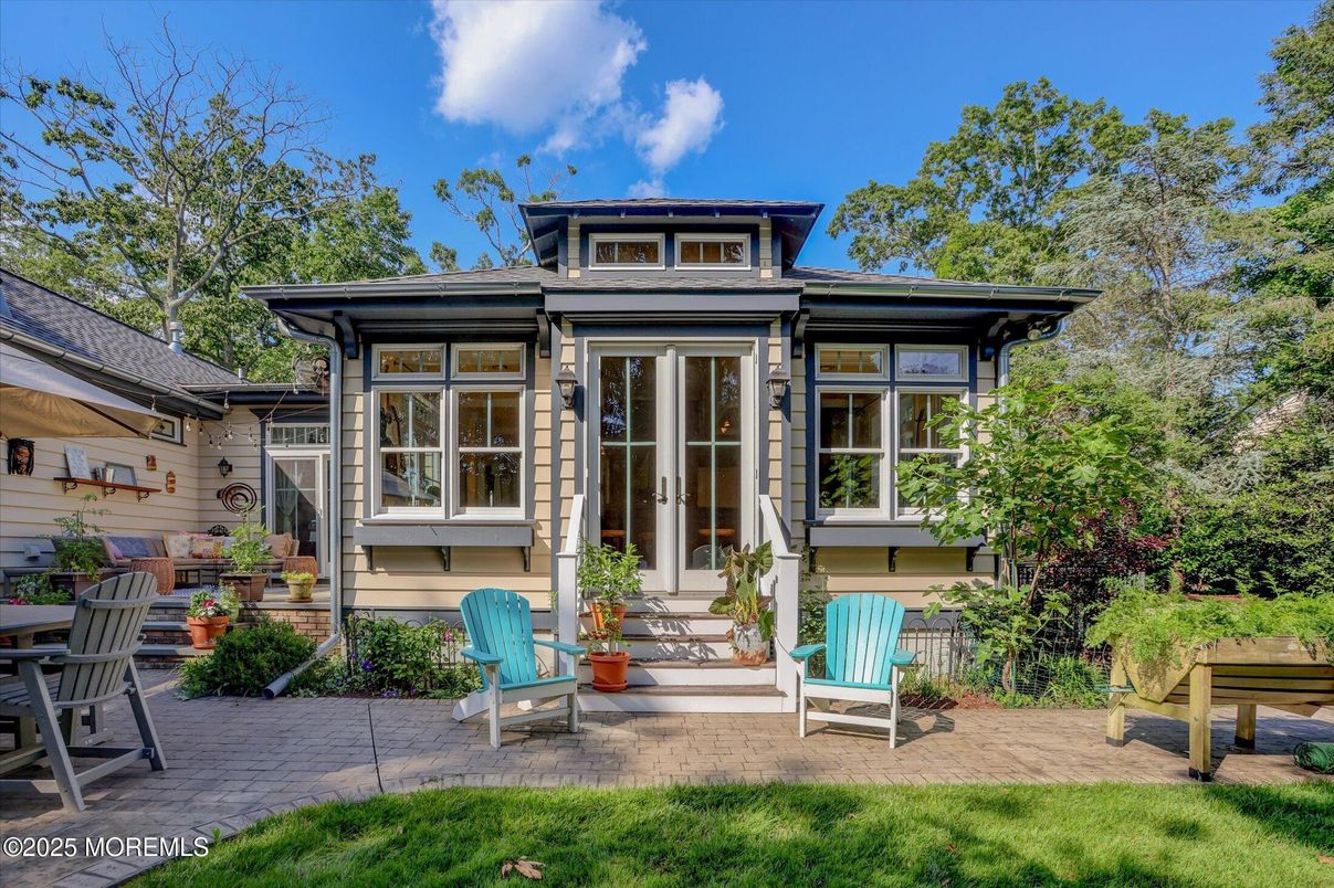 Exterior, Facade, American Foursquare