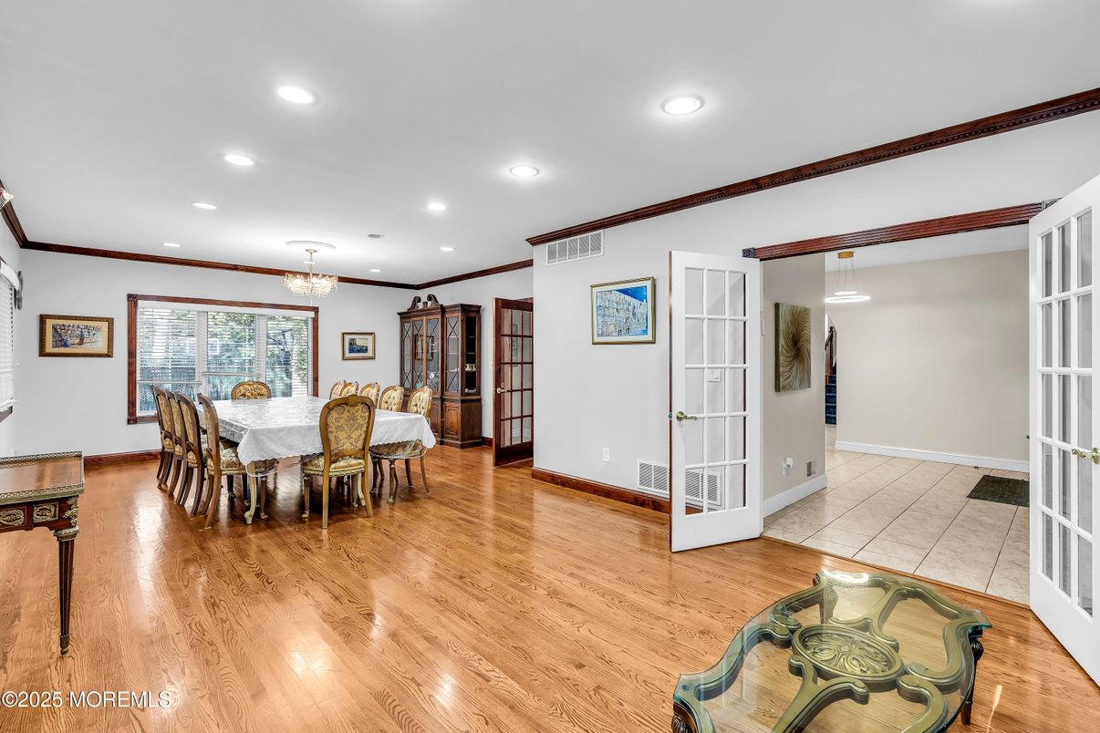 Chandelier, Dining room, Interior, Recessed Lighting, Wood Texture Flooring