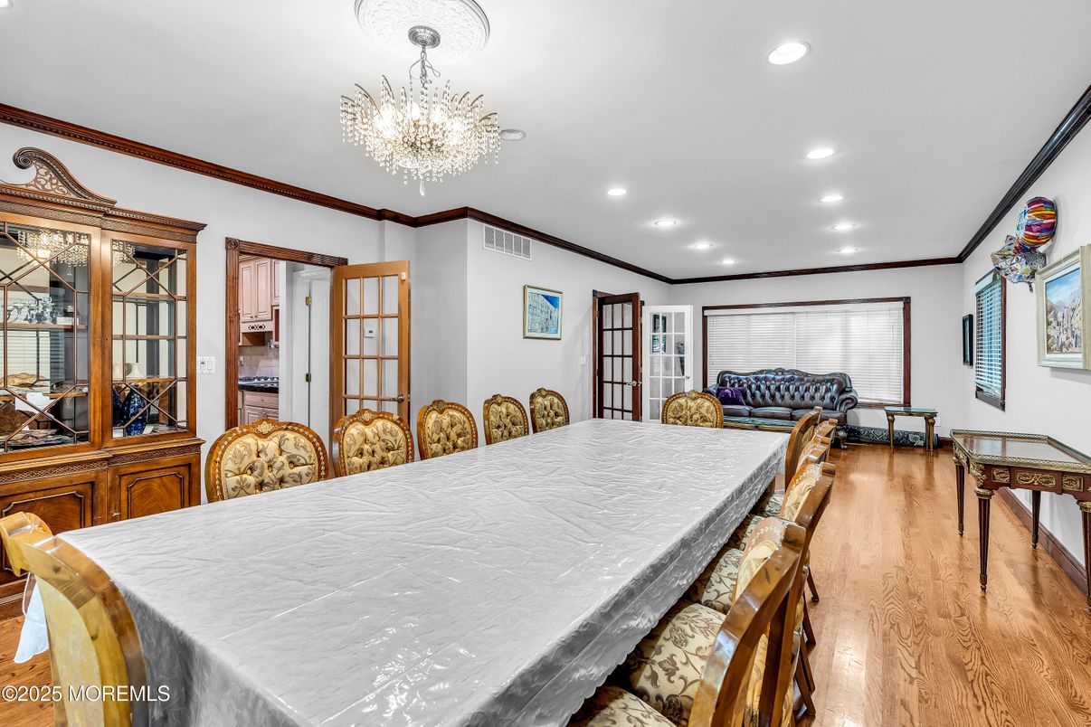 Chandelier, Dining room, Interior, Recessed Lighting, Wood Texture Flooring