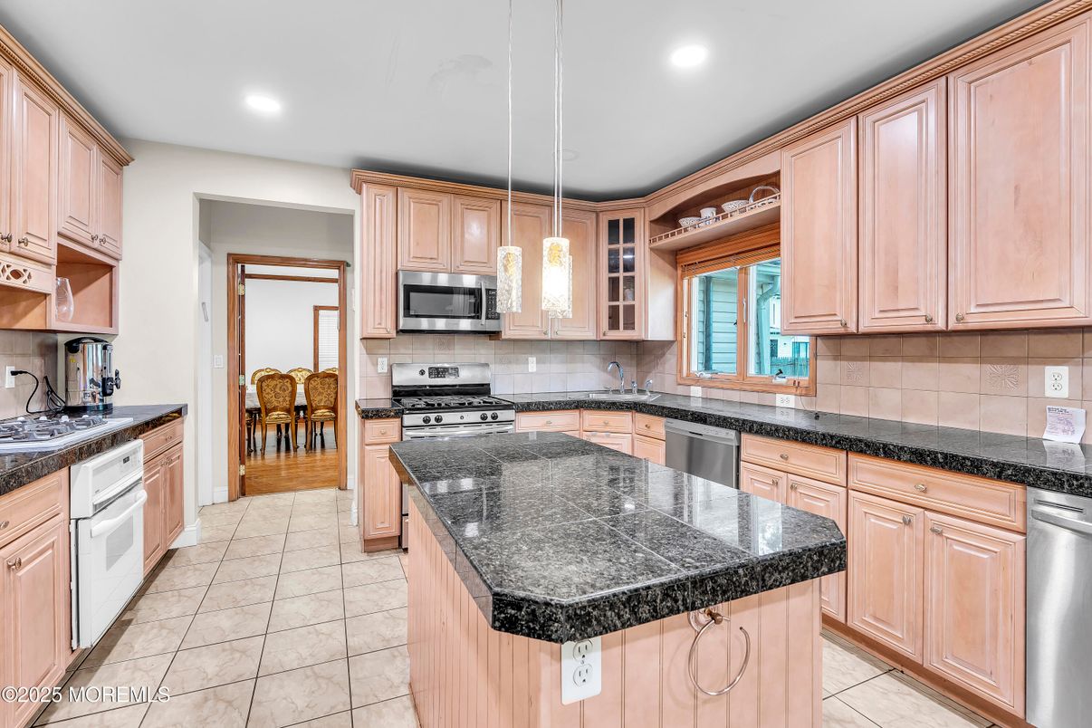 Interior, Kitchen, Pendant Lights, Recessed Lighting, Stainless Steel Appliances