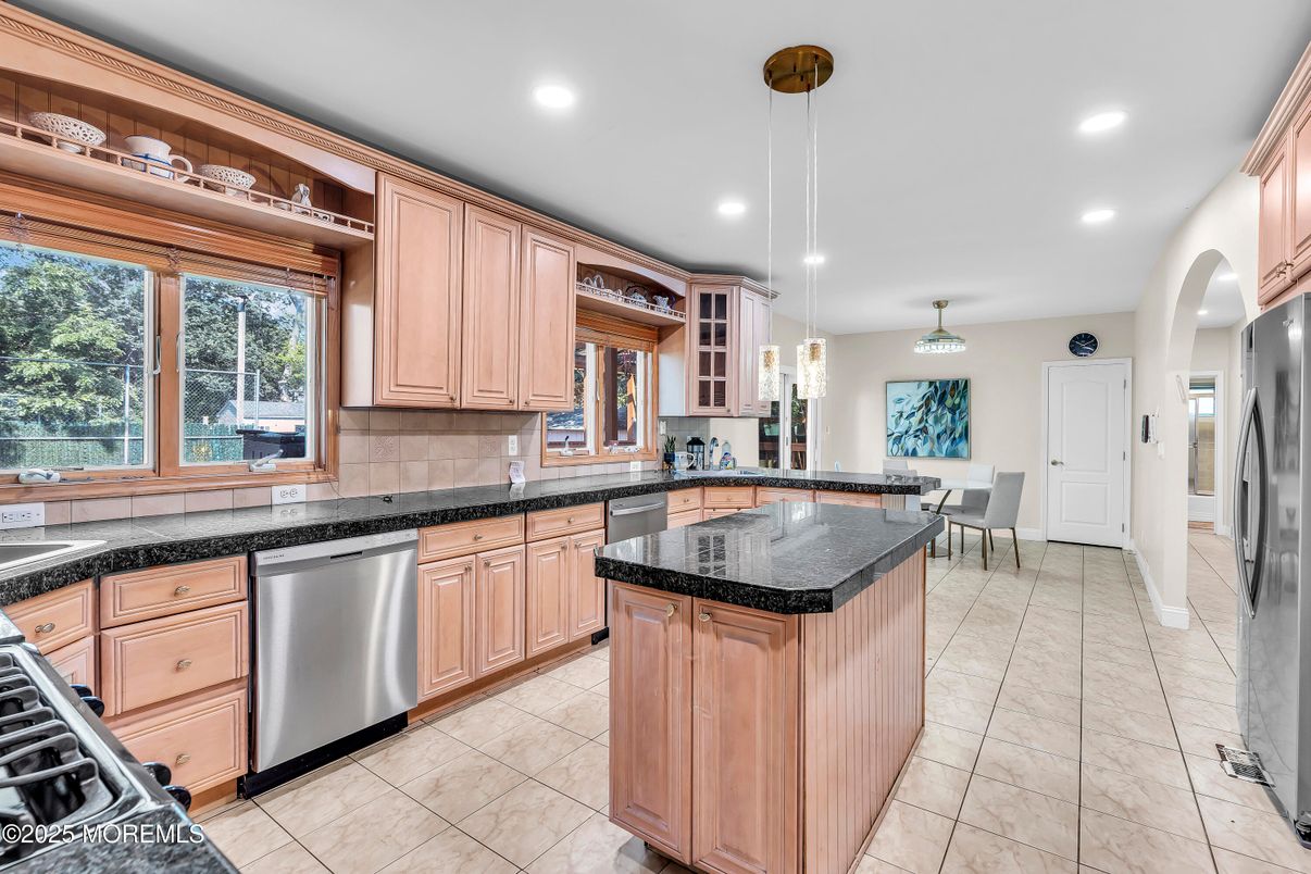 Dining room, Interior, Kitchen, Pendant Lights, Recessed Lighting, Stainless Steel Appliances