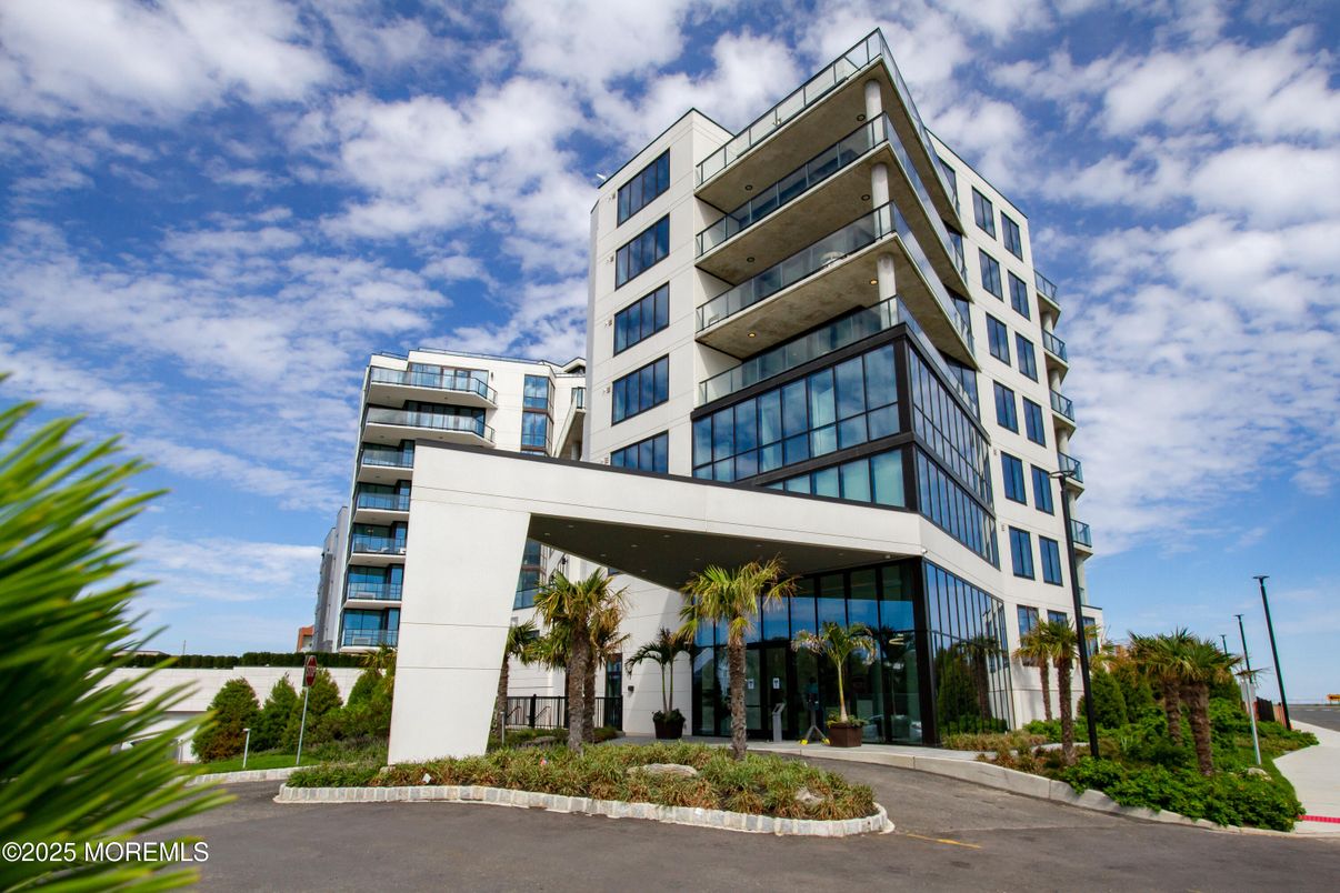 Exterior, Facade, Condo Building