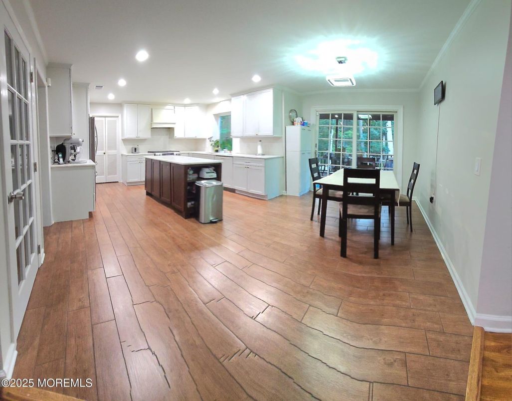 Dining room, Interior, Kitchen, Recessed Lighting, Wood Texture Flooring