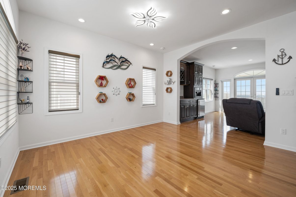 Interior, Recessed Lighting, Wood Texture Flooring