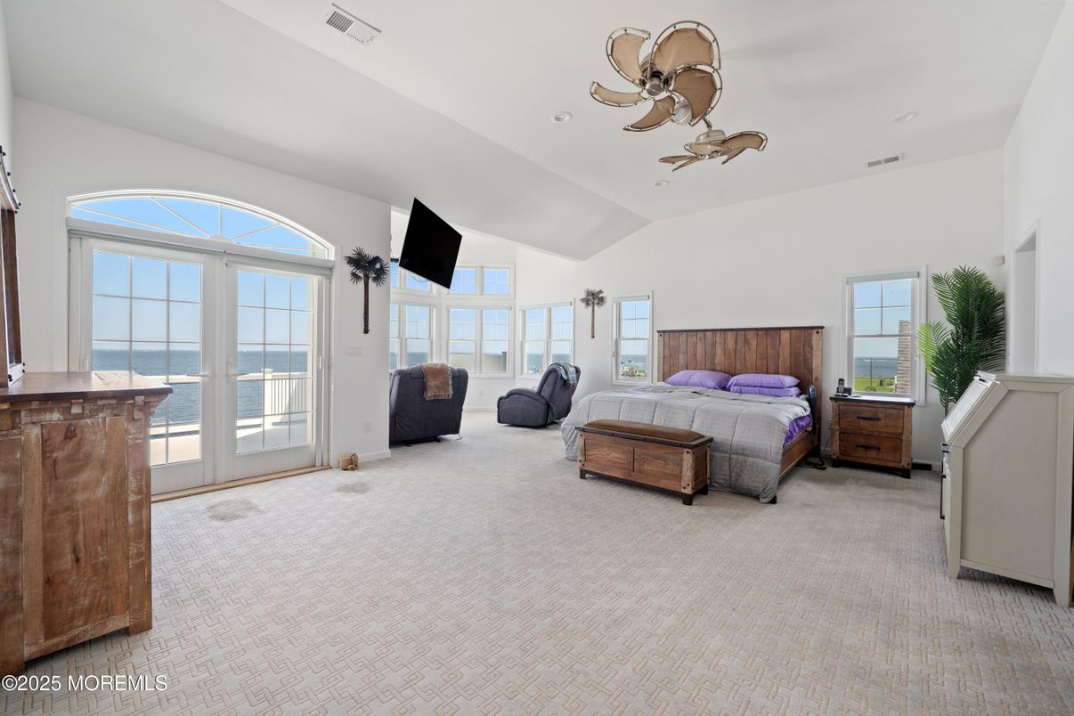 Bedroom, Interior, Recessed Lighting, Water