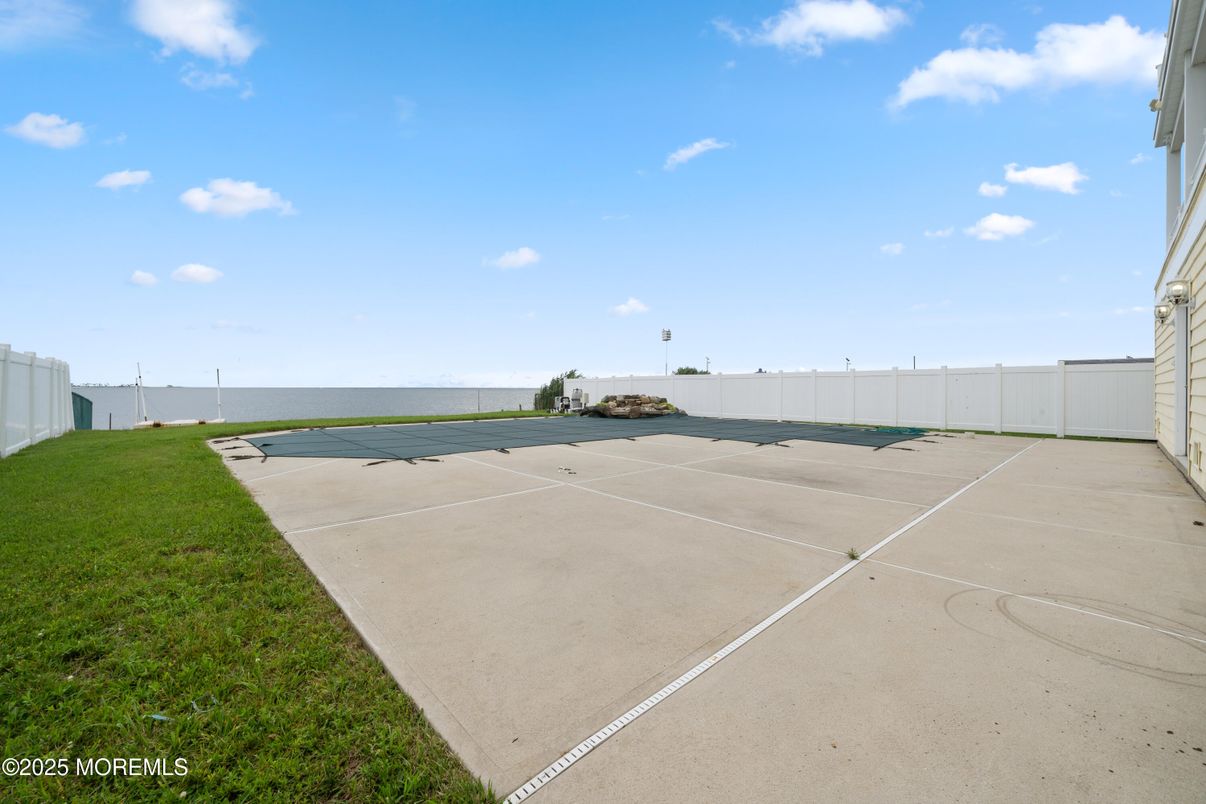 Exterior, Tennis Courts