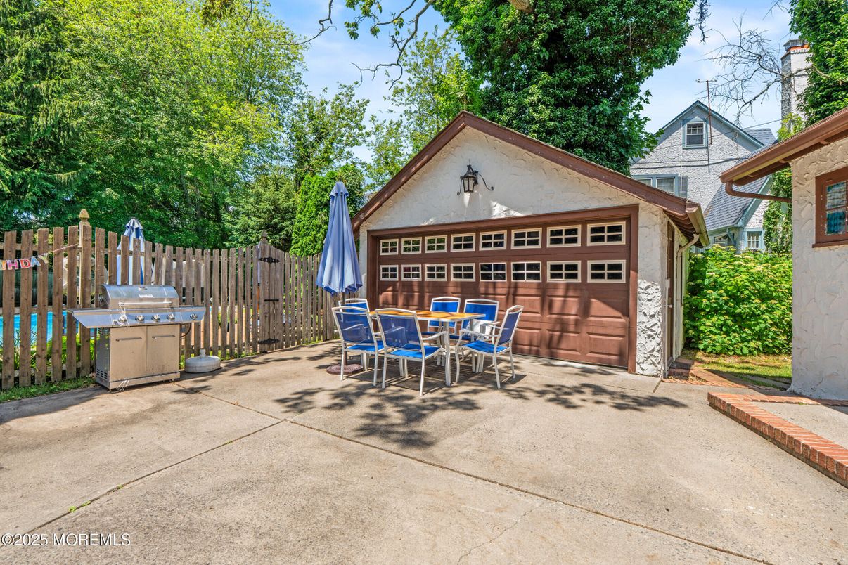 Detached Garage, Exterior